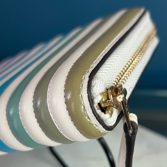 Coach Ombré Quilted Rainbow Medium Zip Around Wallet Chalk 91197 NWOT - Picture 13 of 17